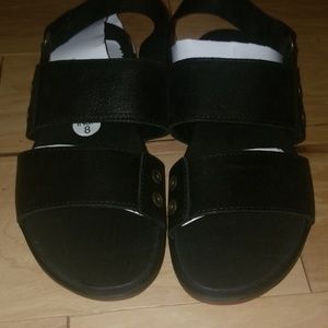 SOREL TORPEDA SANDALS.